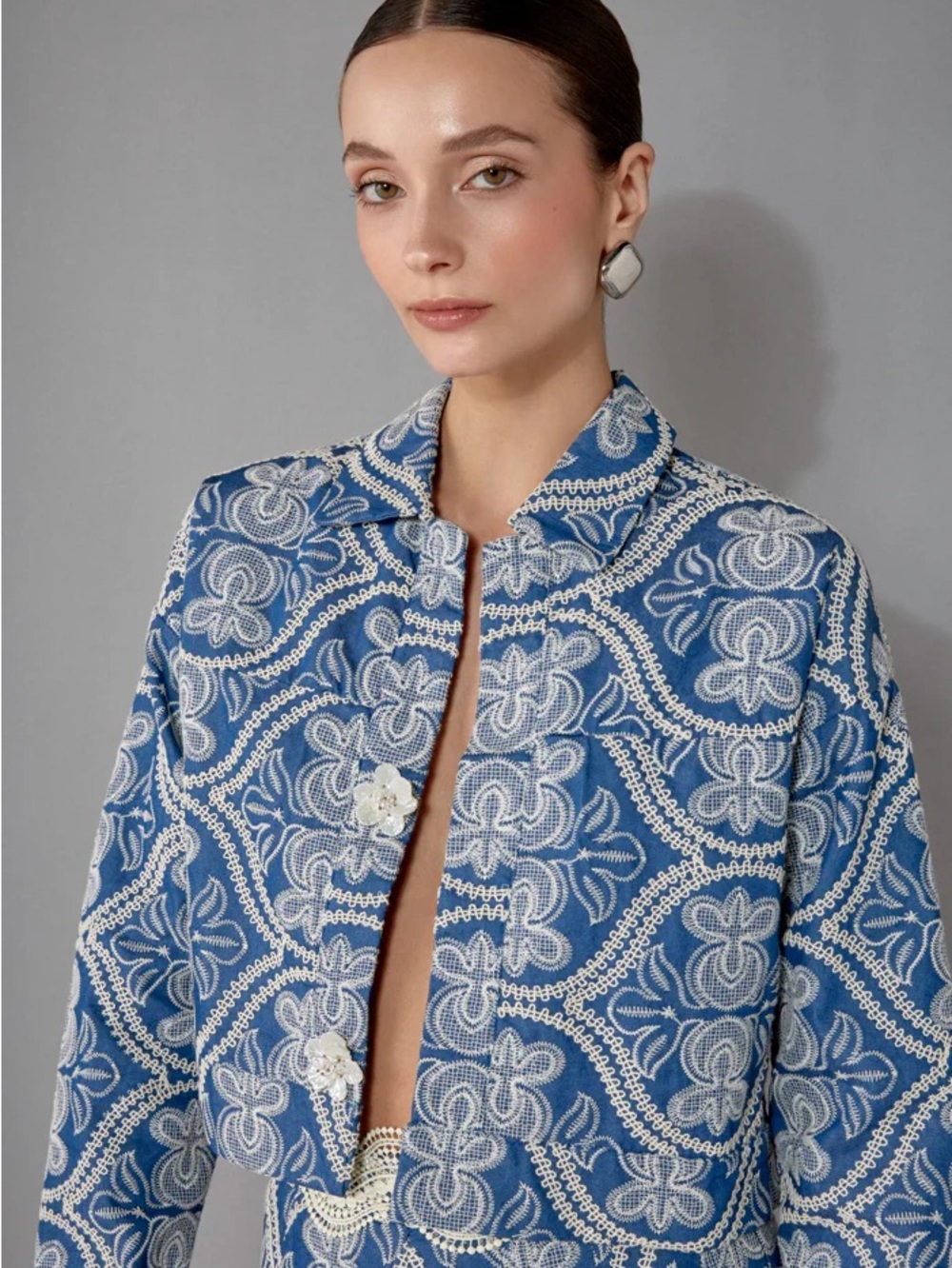 Waimari Loraine Cropped Jacket 100% embroidered cotton in blue denim